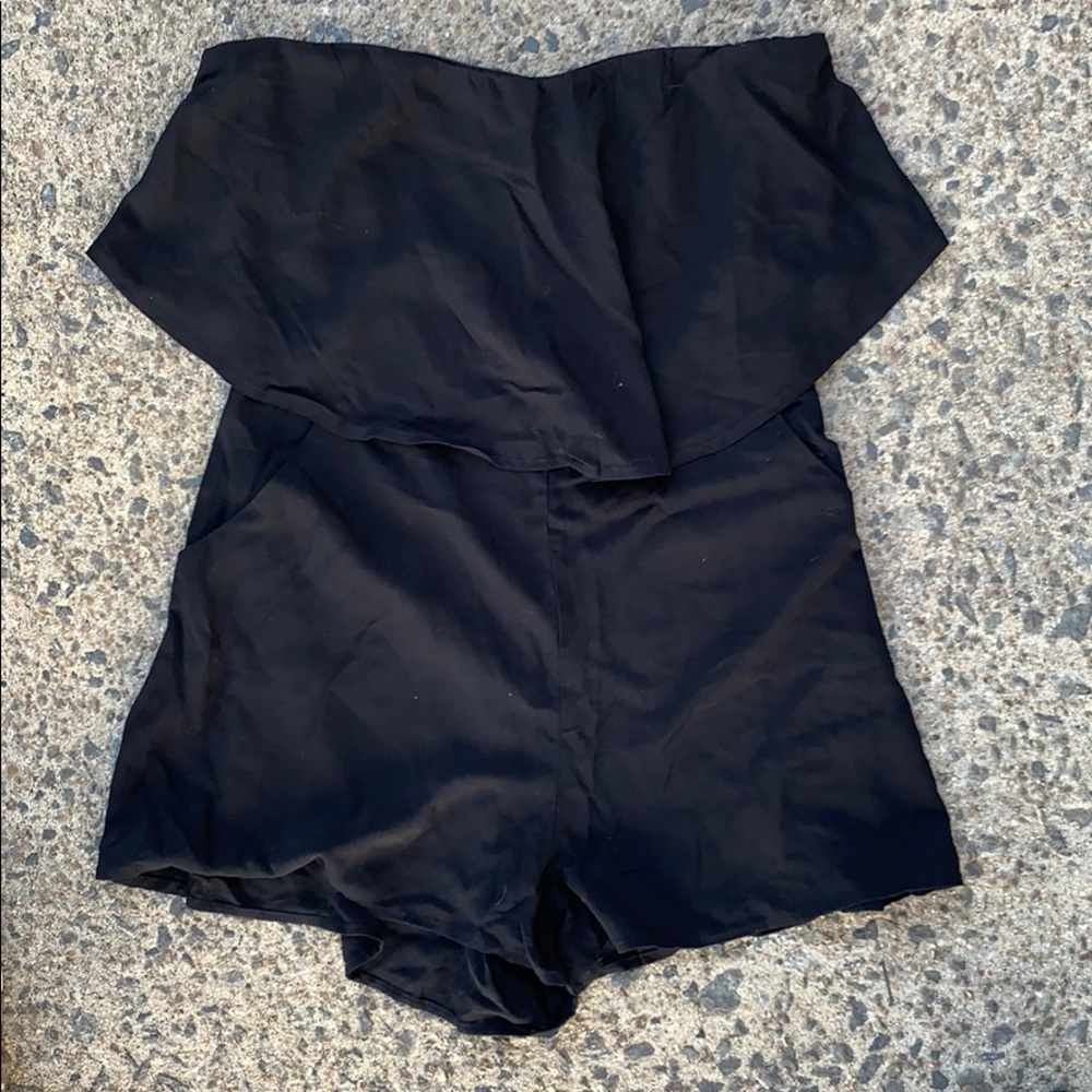 UK2LA Black Off the Shoulder Short Jumper